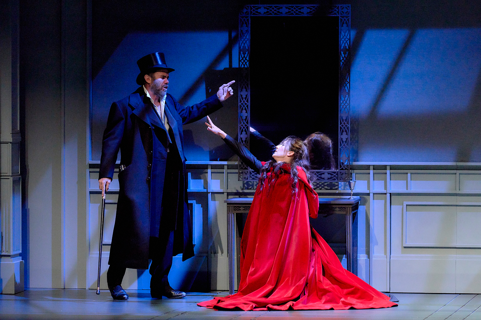 Gran éxito de «La dama duende» en Italia, representaciones en el Teatro Piccolo y  Exposición en la Semana de la Moda de Milán.